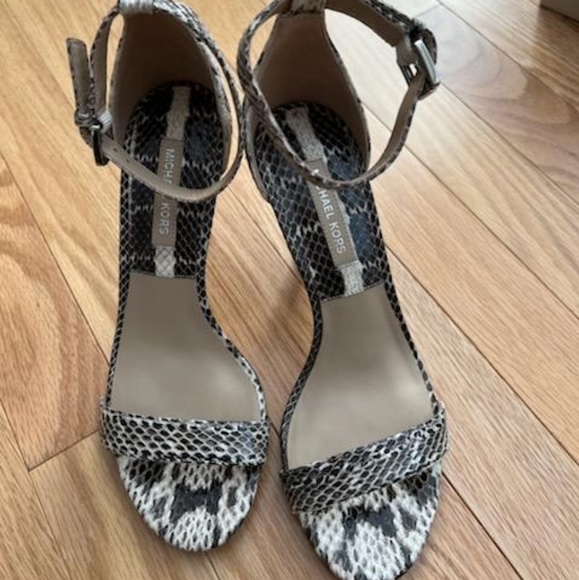 NIB!!🎉HP🥳Michael Kors Collection Natasia Strappy High Heels - Picture 5 of 12